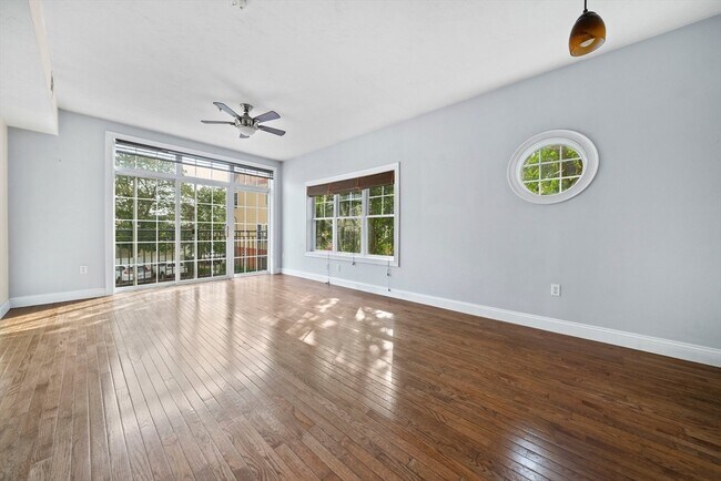 Building Photo - 163 Rumford Ave