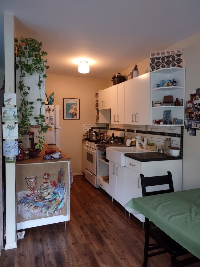 Kitchen - 8601 Manchester Rd, #508