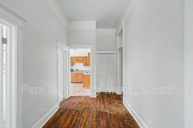 Building Photo - 512 E Waldburg Ln