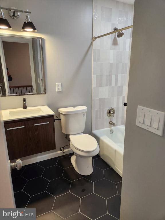 Building Photo - 8404 N Brook Ln