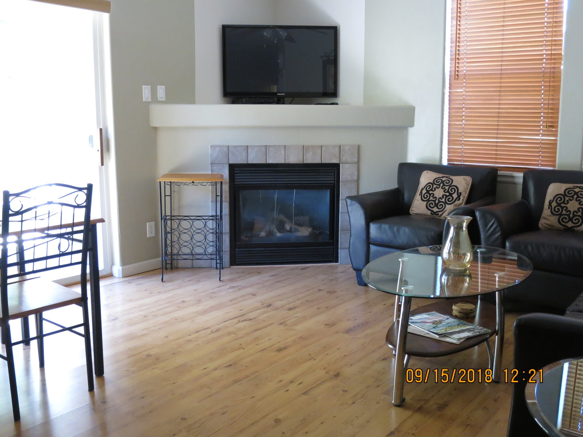 Spacious living room - 2701 Midland Ave