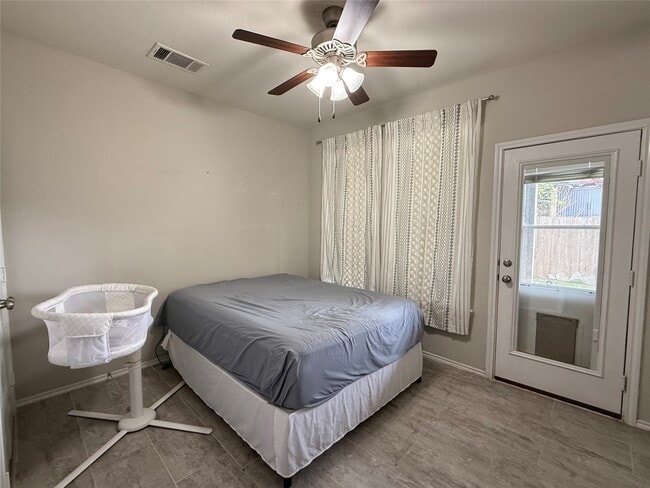 Building Photo - 10947 Cannes Memorial Dr