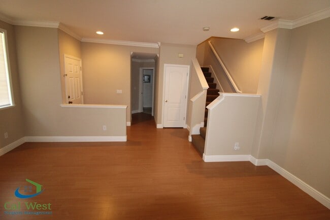 Building Photo - 390 Oleander Dr