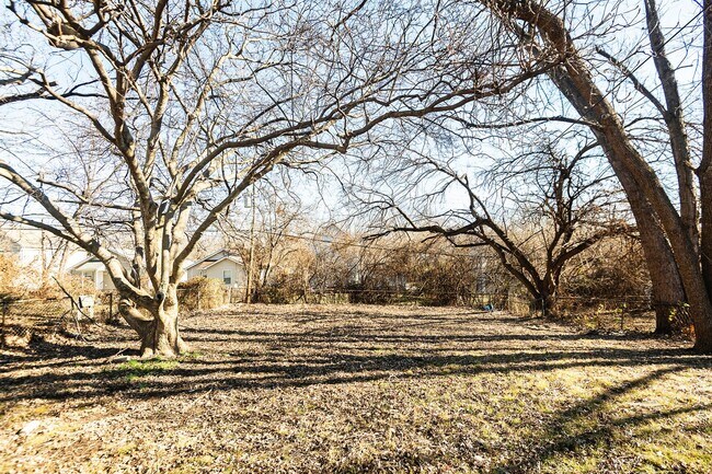 Building Photo - Comfortable 3 Bedroom 1 Bathroom Home