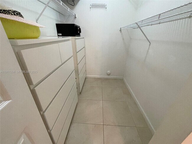 Building Photo - 17100 N Bay Rd