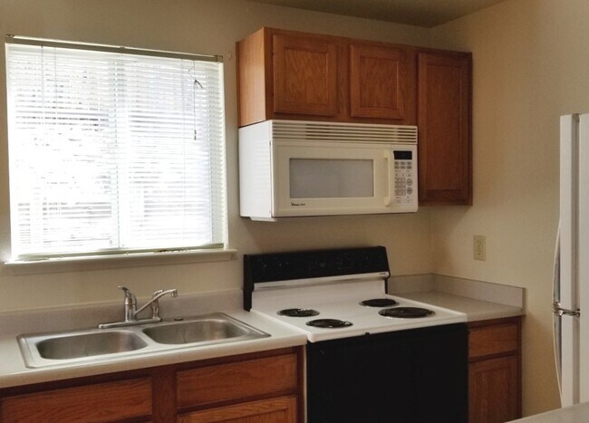 Building Photo - Village4077-79
