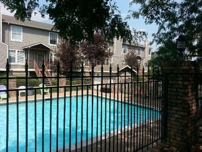Building Photo - 3200 Azalea Dr