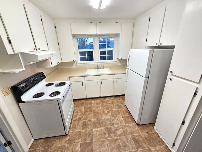 Building Photo - 2 Bedroom, 1 Bath House in Oregon City