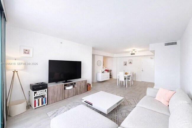 Building Photo - 7501 E Treasure Dr