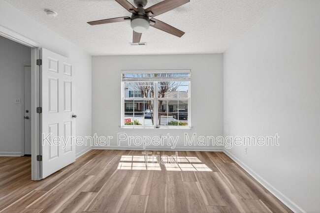 Building Photo - 138 Tannenbaum Cir