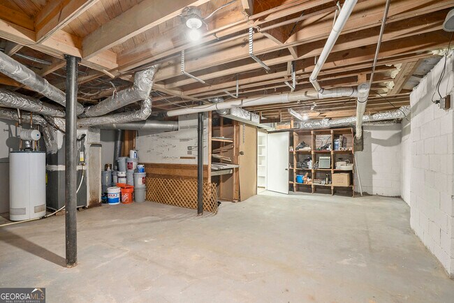 Building Photo - 525 Abernathy Rd NE