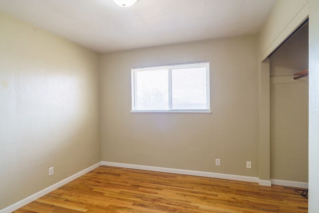 Building Photo - Updated Rambler w/ Fenced Backyard!