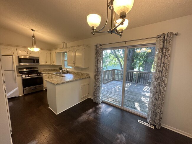 Building Photo - 3700 Bryant Cir