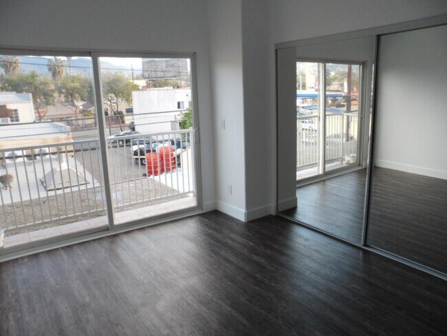 Building Photo - 1051 N Sierra Bonita Ave