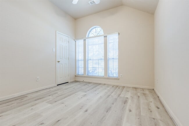 Building Photo - 14039 Fairwood Breeze