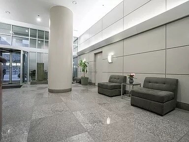 Lobby - 24 hr doorperson - 600 N Dearborn St