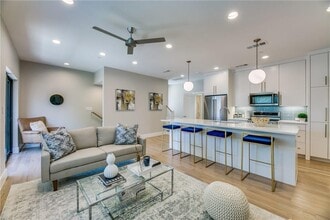 Building Photo - Newer Construction Walk to SMU