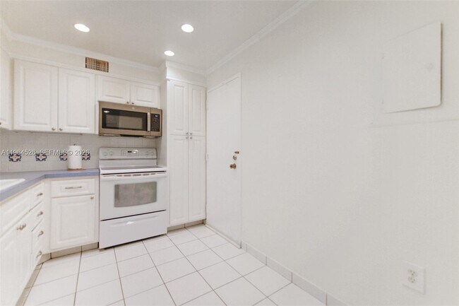 Building Photo - 1980 S Ocean Dr