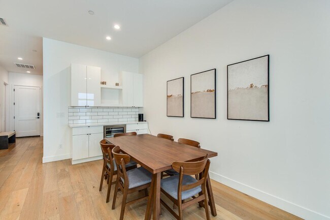 Building Photo - 5151 N 13th Pl