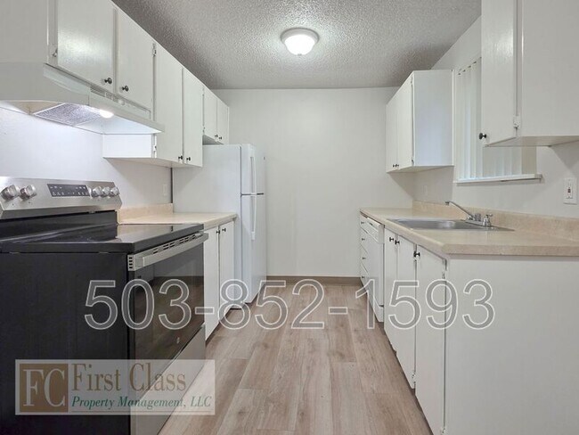 Building Photo - 3618 SW Beaverton Hillsdale Hwy