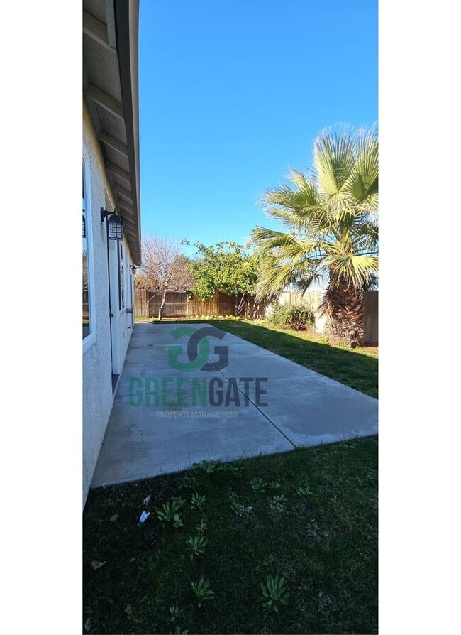 Building Photo - Available Now! 3 Bedroom 2 Bath Spacious Home in Tracy!!