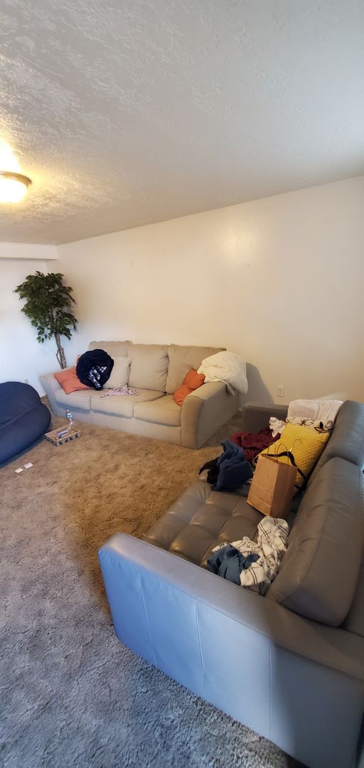Building Photo - Contract Sale! 1 bed, 1 bath apartment south of BYU