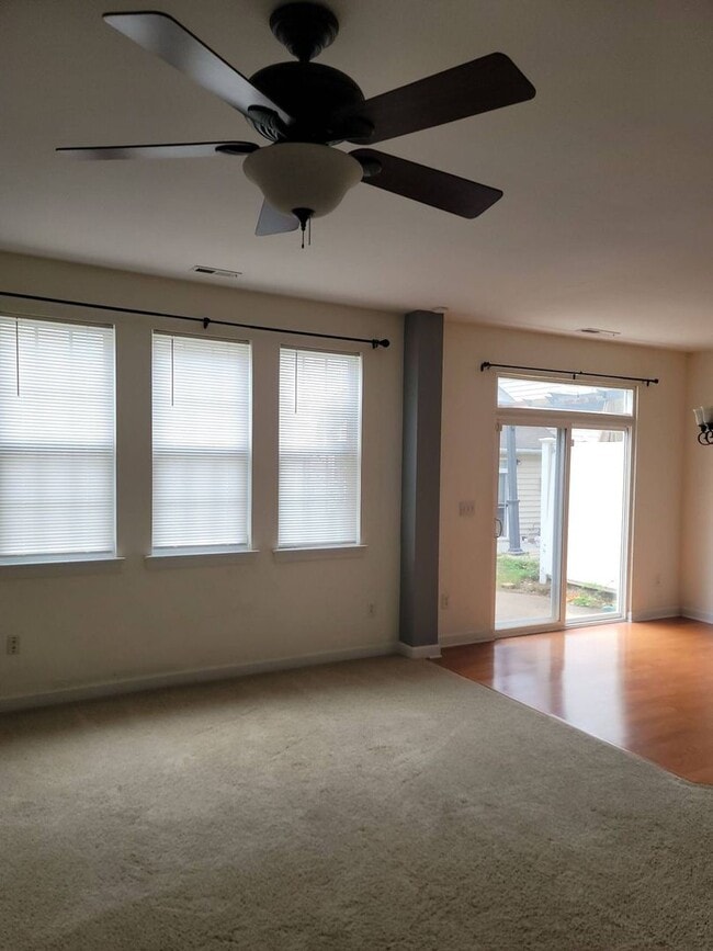 Building Photo - Nice Townhome off Providence Rd/485 South
