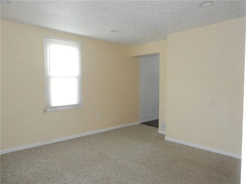 Building Photo - 2408 Eiler Ave