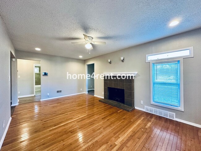 Building Photo - Adorable Home Featuring Wood Floors, SS Ap...