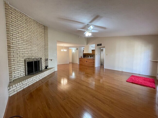 Building Photo - COMING SOON - SPACIOUS 3 BEDROOM 2 BATH BRICK HOME
