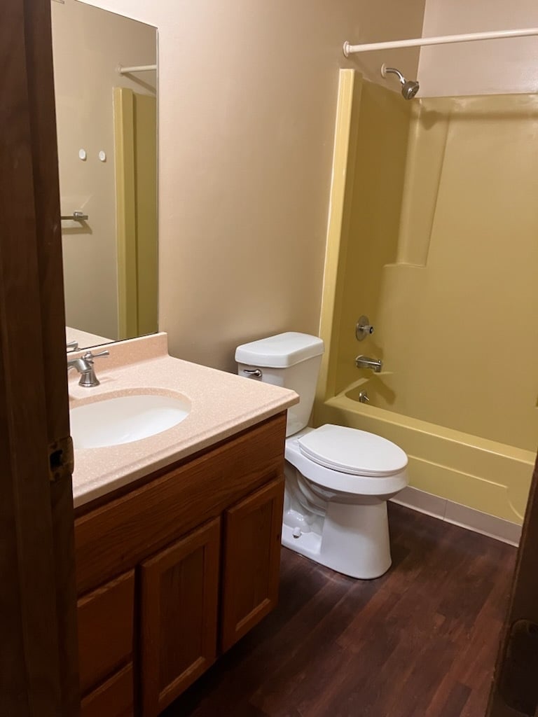 Bathroom - 2910 Gardentown Dr SW