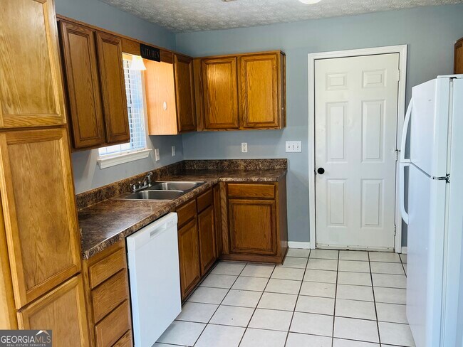 Building Photo - 405 Peeks Crossing Dr