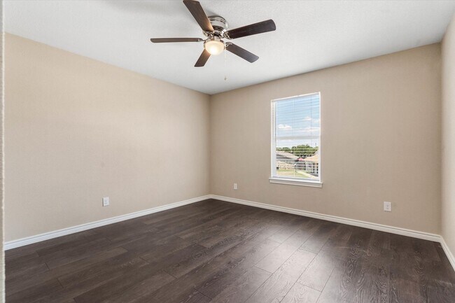 Building Photo - 1406 Courtney Pl