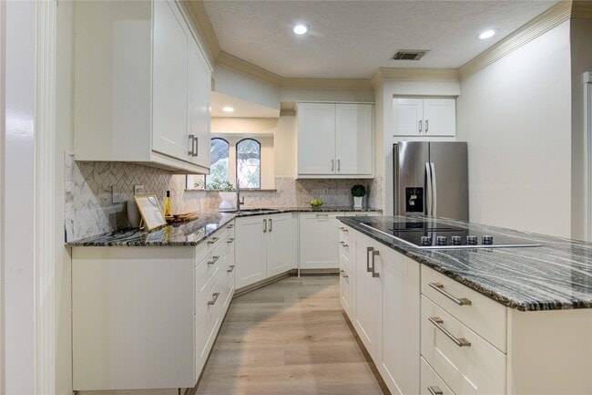 Building Photo - 714 Last Arrow Dr