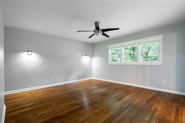Building Photo - 2470 Landeau Cir