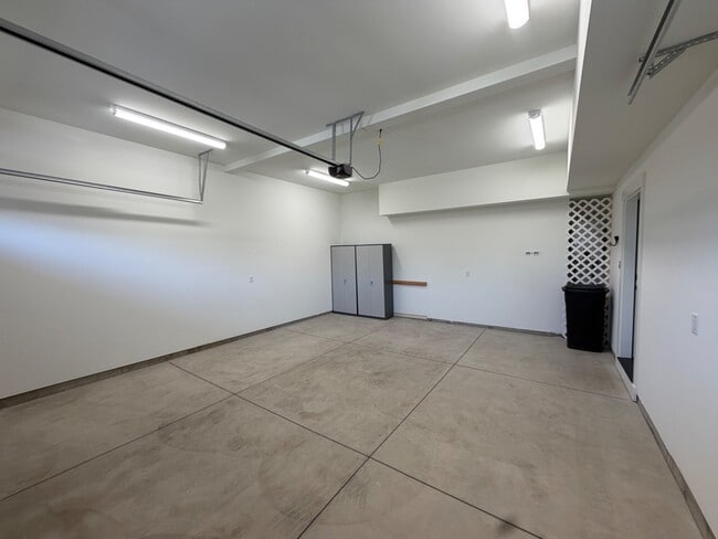 Building Photo - 307 Talons Dr