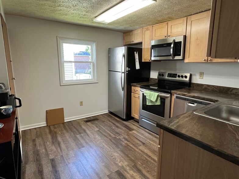 Primary Photo - 501 N Campus Ave