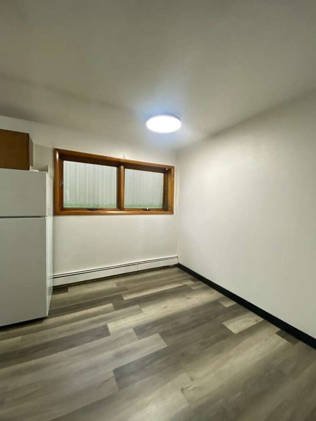 Building Photo - 604 2nd St