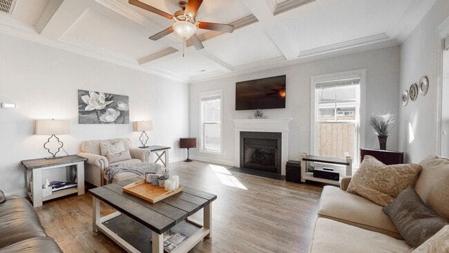 Building Photo - Large Luxe Home Hampstead