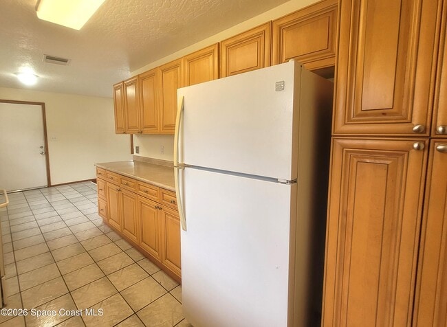 Building Photo - 1048 Hazelwood Dr