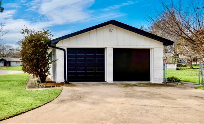 Building Photo - 4809 Blaney Ave