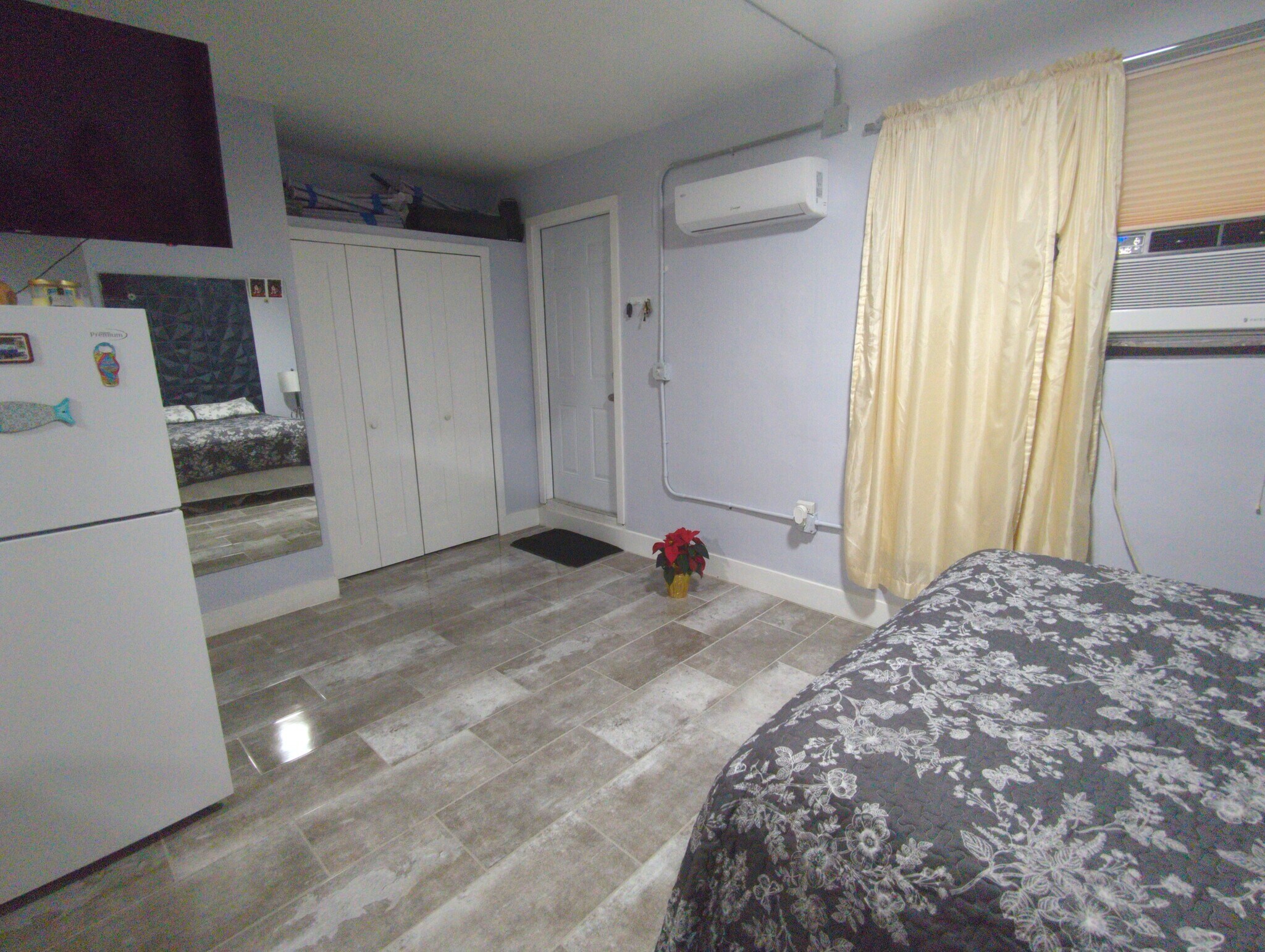 Building Photo - 901 SW 103rd Ct