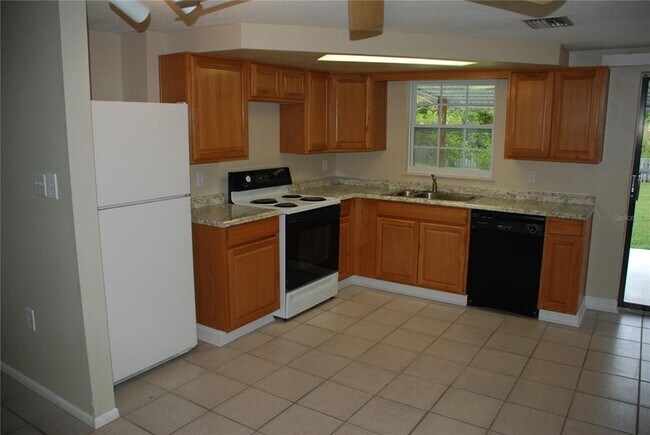 Building Photo - 1624 Springdale Dr