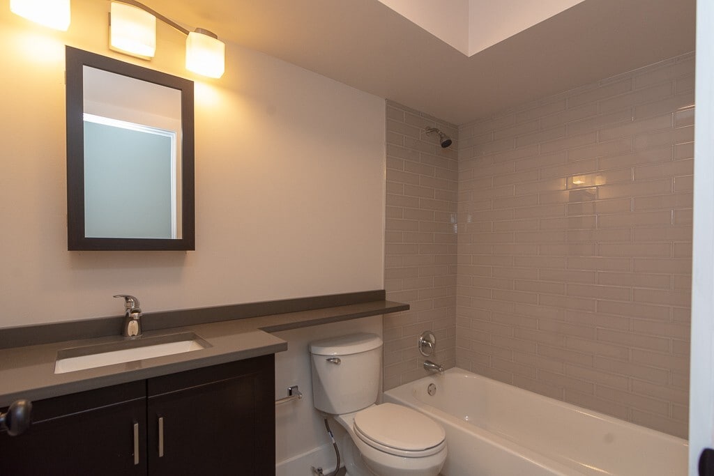 Building Photo - 1437 N Dearborn St