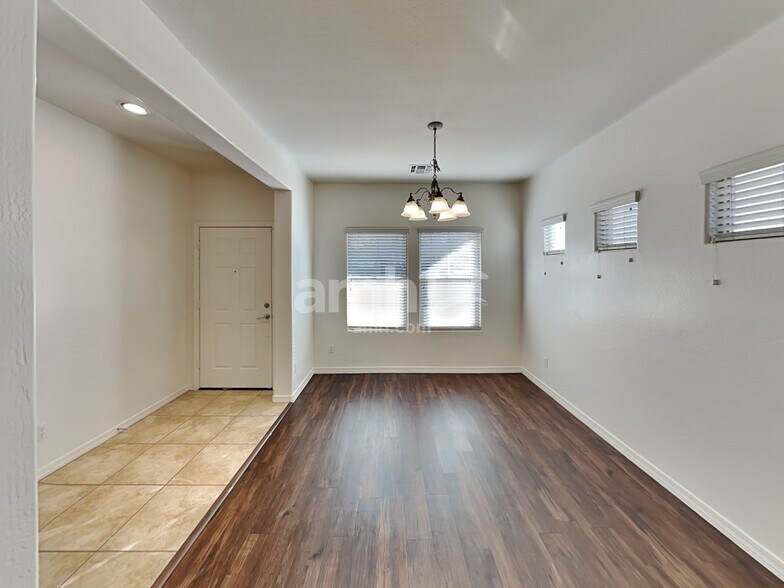 Building Photo - 11054 E Stearn Ave