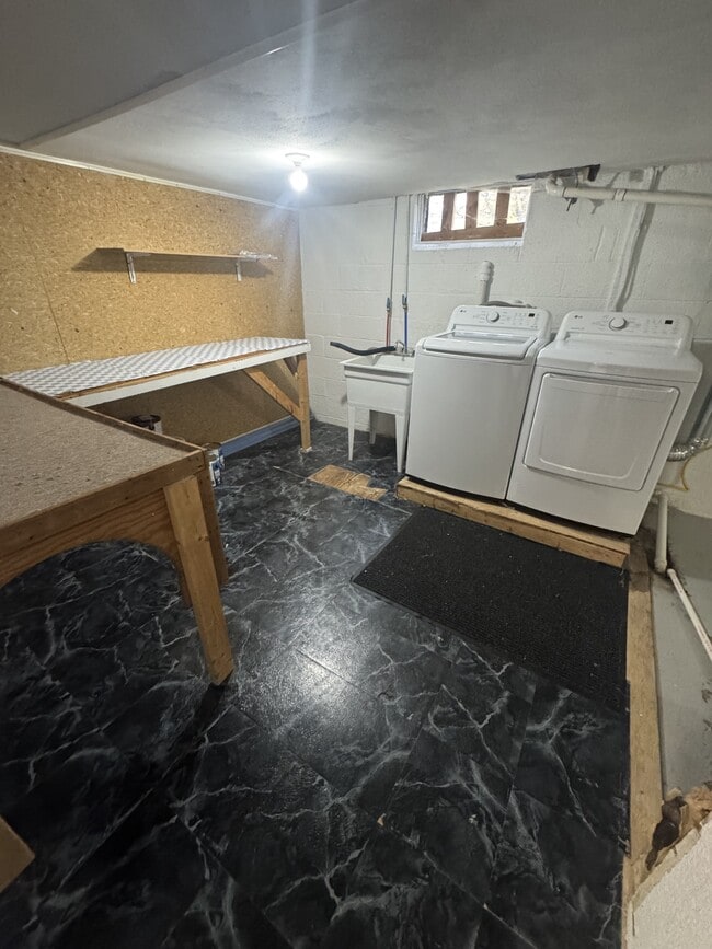 Building Photo - 616 Boston Rd