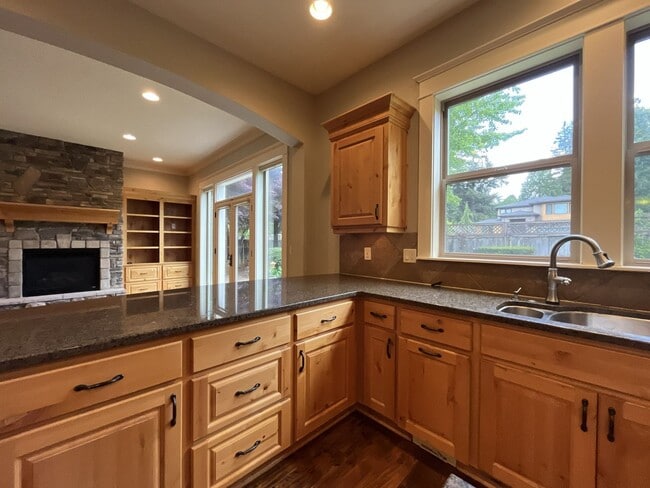 Building Photo - Luxury 5 Bedroom Home with Soaking Tub, Chef’s Kitchen & Expansive Primary Suite