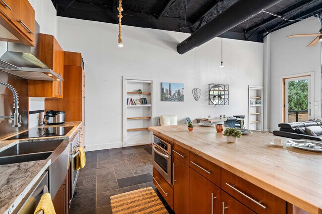 Building Photo - 9801 Mor Dr