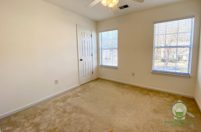 Building Photo - 17 Hawkesbury Rd