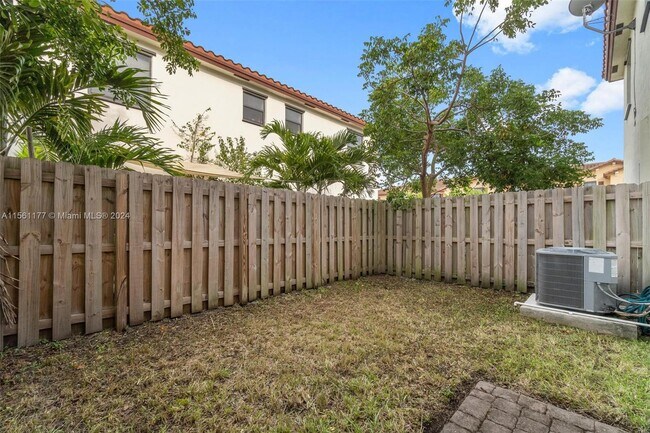 Building Photo - 177 SE 33rd Pl